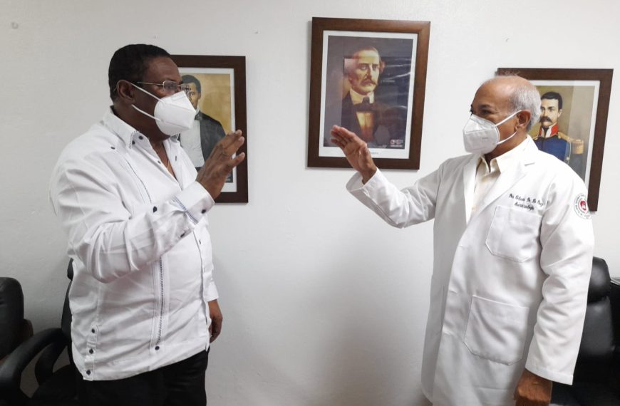 Posesionan nuevo director en el Hospital Salvador B. Gautier
