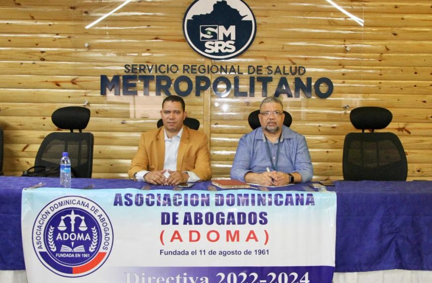 Capacitan en derecho administrativo a encargados departamentos centros SRSM