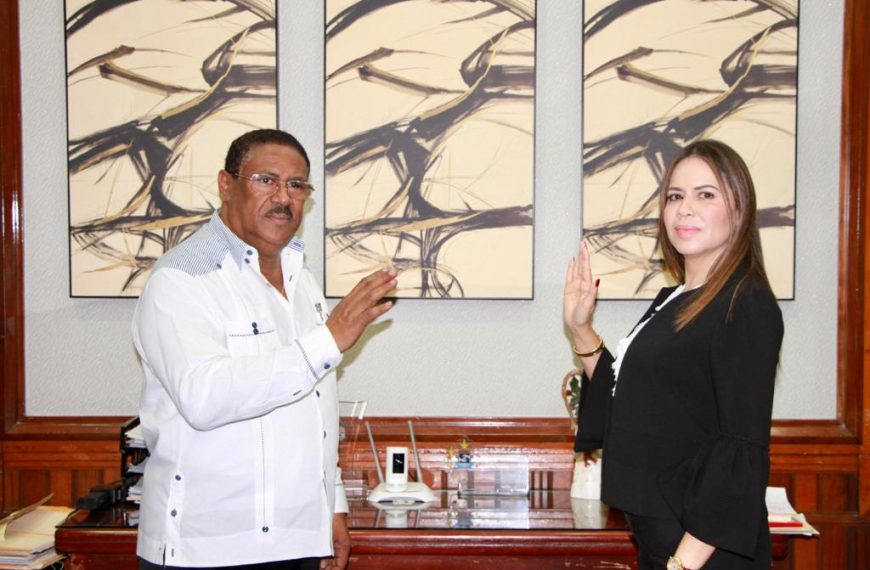 Titular del SRSM juramenta a nueva directora del Centro de Salud de Villa Duarte
