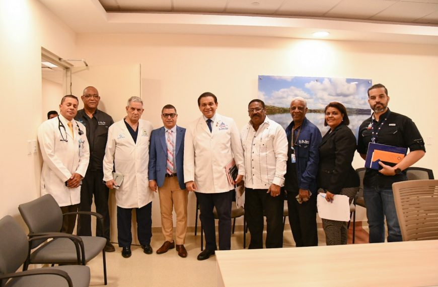 Salud y SNS coordinan acciones para continuar apertura por &aacute;reas de Ciudad Sanitaria Luis E. Aybar