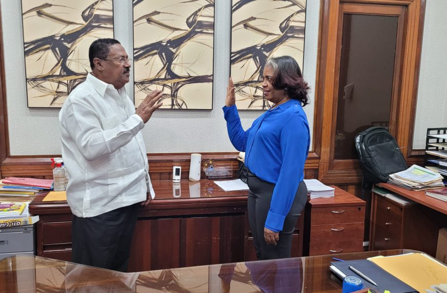Juramentan nueva directora en hospital de Villa Mella