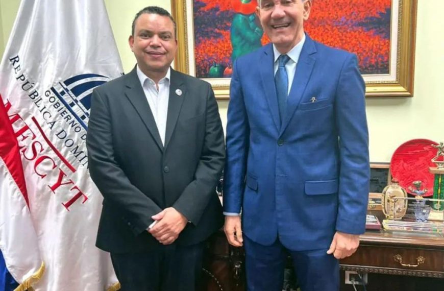 Ney Arias Lora recibe acreditaci&oacute;n como Hospital Docente Universitario