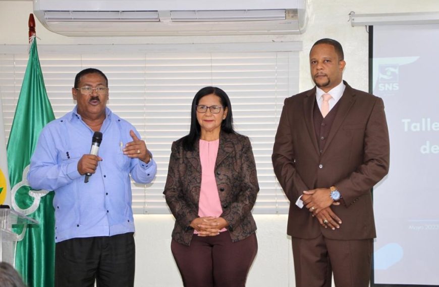 Desde izquierda el Dr. Edisson Féliz Féliz, Lic. Bernarda García y el Lic. Omar García