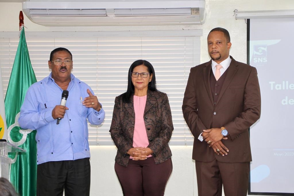 Desde izquierda el Dr. Edisson Féliz Féliz, Lic. Bernarda García y el Lic. Omar García