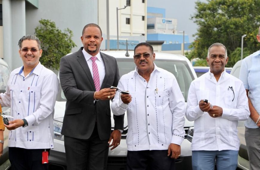 SRSM recibe furgoneta de las donadas por CONAVIHSIDA a 5 regionales de salud