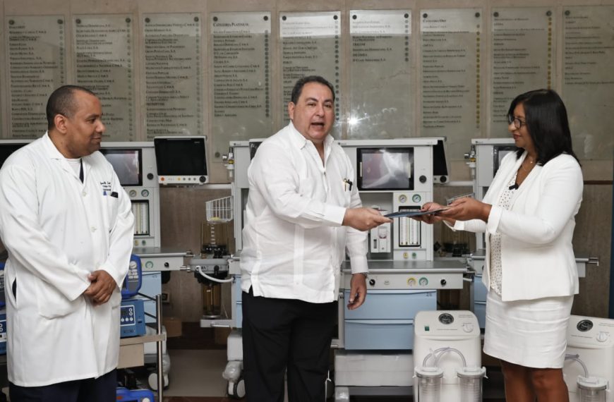 SNS entrega equipos a los hospitales Robert Reid e Incar valorados en RD$ 9 millones