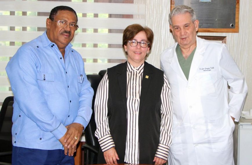 Procuradora adjunto de la Rep&uacute;blica, Roxanna Reyes realiza visita de cortes&iacute;a al Dr. Edisson F&eacute;liz F&eacute;liz, director del SRSM