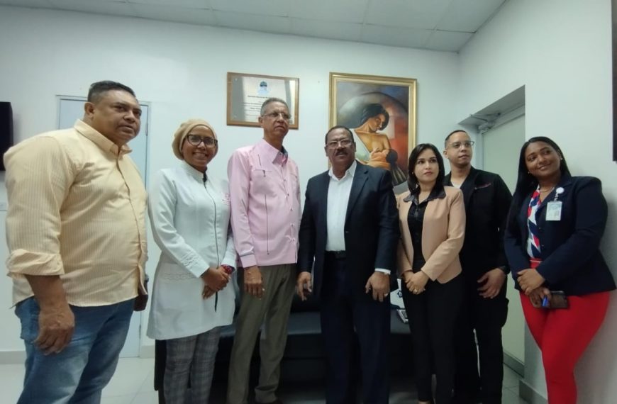 Director del SRSM visita el Materno Infantil de Los Mina en acciones lucha contra el dengue