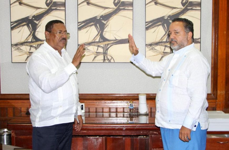 Juramentan nuevo director en hospital Rodolfo de la Cruz Lora