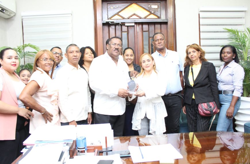 Junta de vecinos sector Mejoramiento Social reconoce al Dr. Edisson F&eacute;liz F&eacute;liz