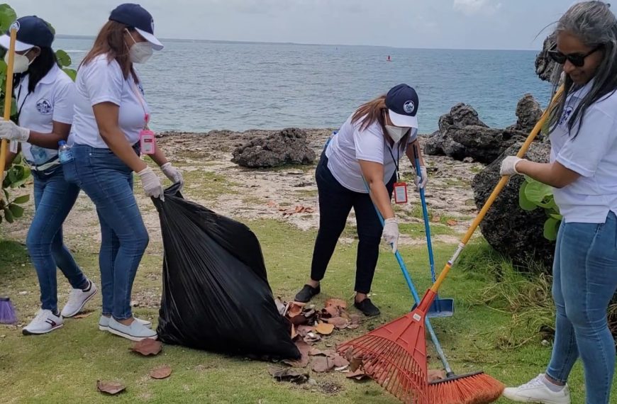 El SRSM y Hospital de Boca Chica realizan jornada recogida desechos s&oacute;lidos