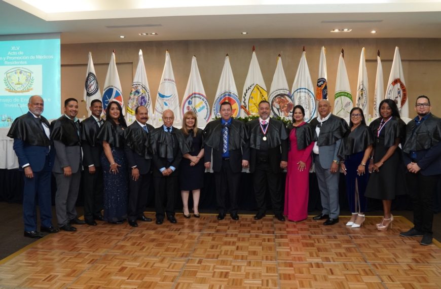 Hospital Moscoso Puello certifica a 77 especialistas