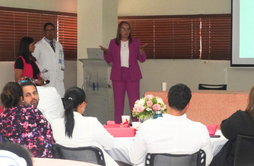 Personal m&eacute;dico del HMRA recibe taller &ldquo;Sospecha, Detecta y Deriva&rdquo;