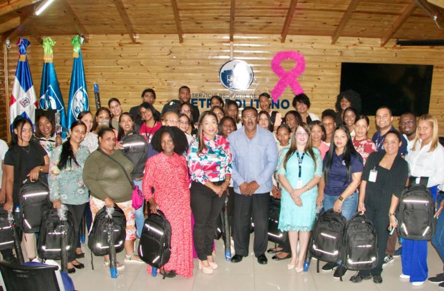 SNS entrega insumos a colaboradores del SRSM del Programa Orientado a Resultados de VIH (42)
