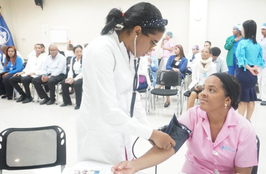 Hospital Materno Dr. Reynaldo Alm&agrave;nzar realiza operativo m&eacute;dico para sus colaboradores