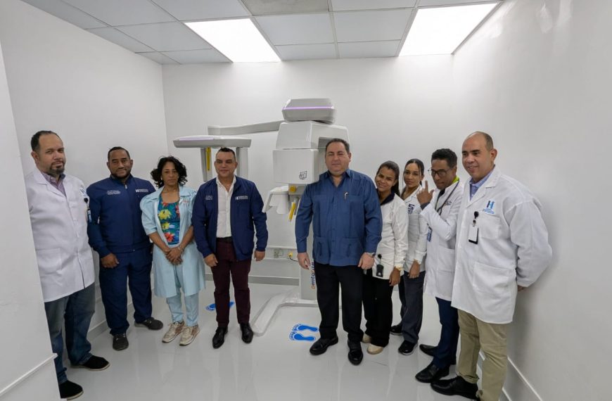 Ney Arias Lora inaugura Unidad de Tomograf&iacute;a y Radiograf&iacute;a Panor&aacute;micaMario Lama