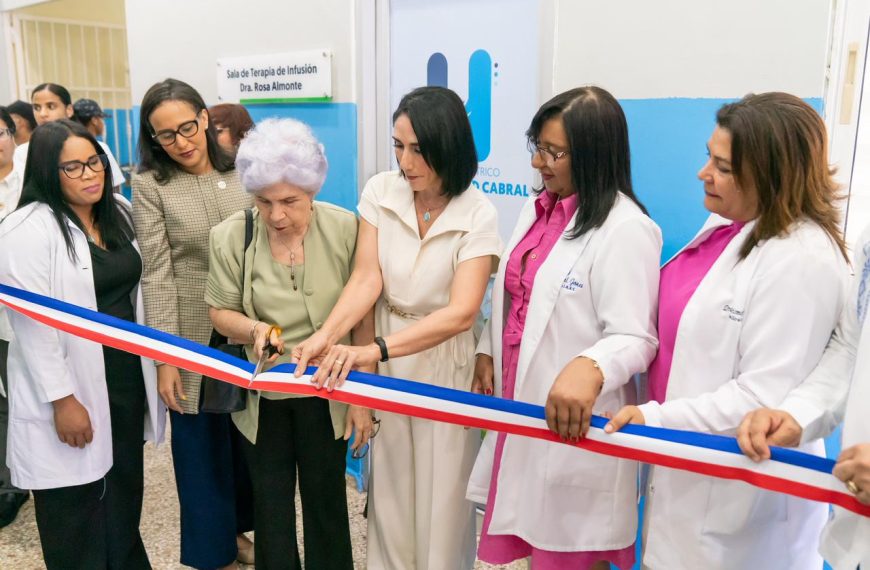 Primera Dama entrega nueva Sala de Infusi&oacute;n Ambulatoria en el Hospital Robert Reid Cabral