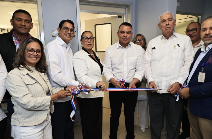 Titular SNS encabeza reuni&oacute;n con directores del Cibao e inaugura Unidad de Tomograf&iacute;a Panor&aacute;mica en el Cabral y B&aacute;ez