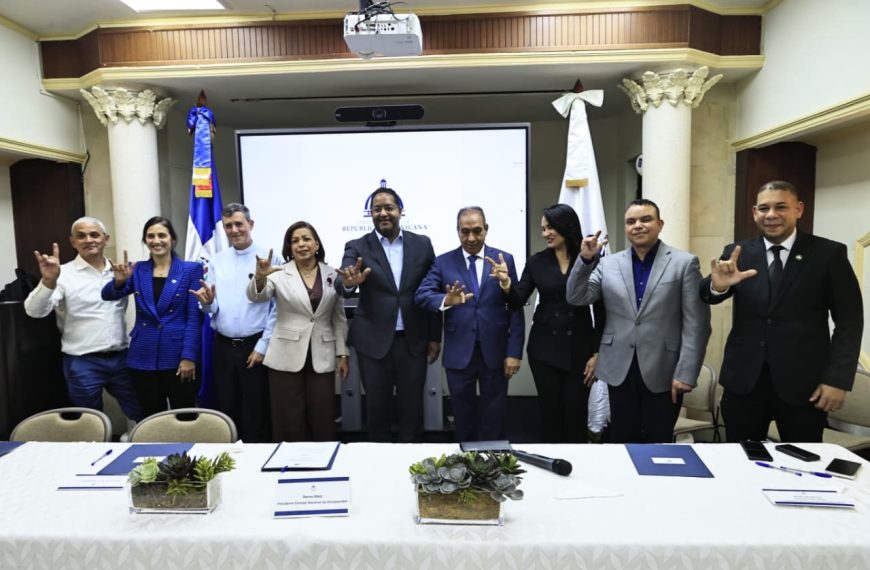 Director SNS se integra al Directorio CONADIS para fortalecer atenci&oacute;n a personas con discapacidad