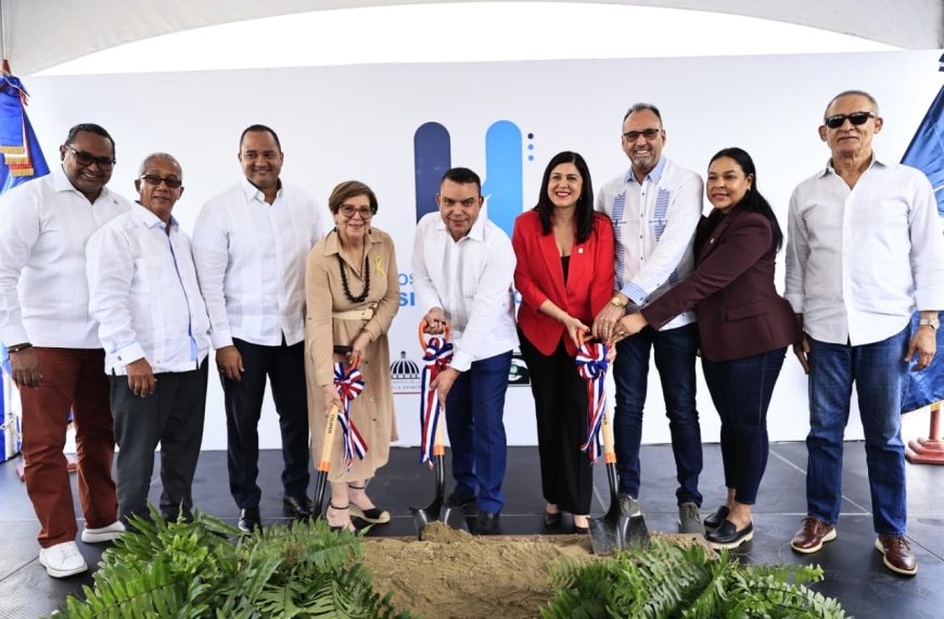 Director del SNS da primer palazo para inicio de segunda etapa de remozamiento del Hospital Provincial Pascasio Toribio Pianti