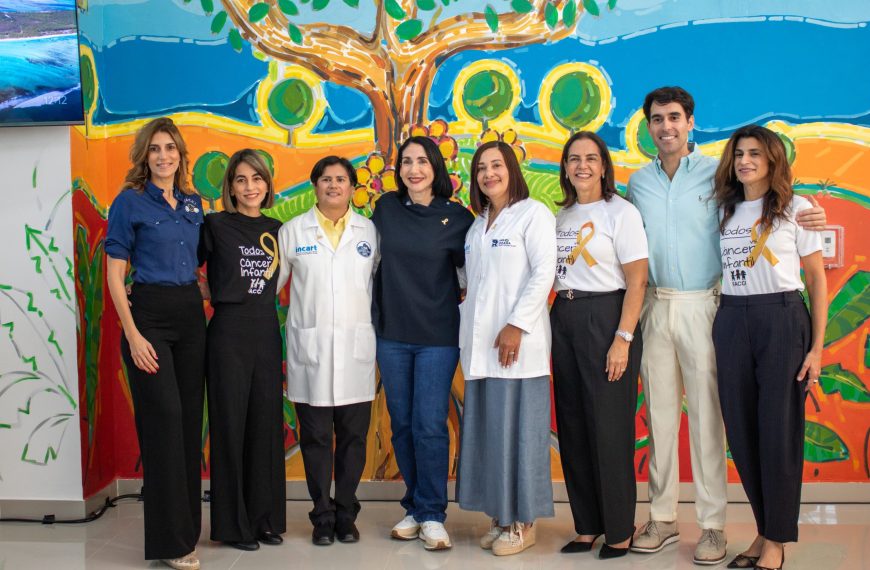 Primera dama comparte con ni&ntilde;os y adolescentes con c&aacute;ncer en la Unidad Oncopedi&aacute;trica Uniendo Voluntades del INCART