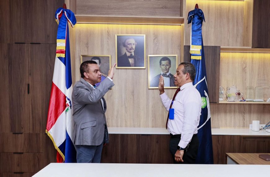 Designan nuevo director y subdirector en el Hospital Marcelino V&eacute;lez Santana