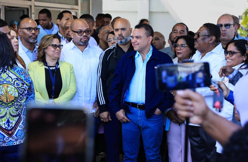 Titular SNS garantiza hospitales est&aacute;n preparados para asistir en Semana Mayor;refuerza personal y activa protocolos